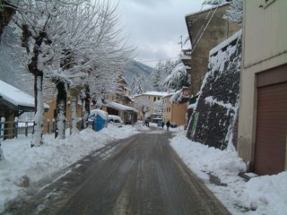  Image name: molino innevato2.JPG 
 width: 320 pixel 
 height: 240 pixel 
 Size: 25924 bytes 
 Click to enlarge 